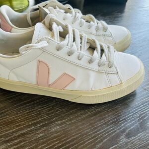 Veja Women's Sneakers in White and Pink